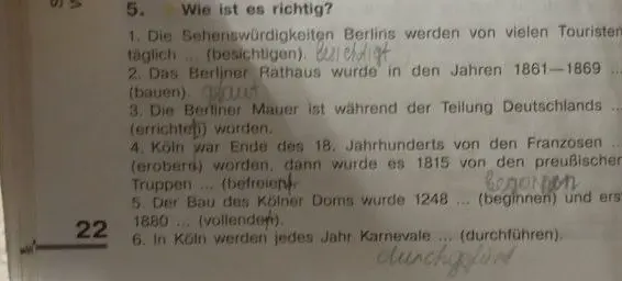 Выполни упражнение: Die Sehenswürdigkeiten Berlins werden von vielen Touristen täglich... (besichtigen).