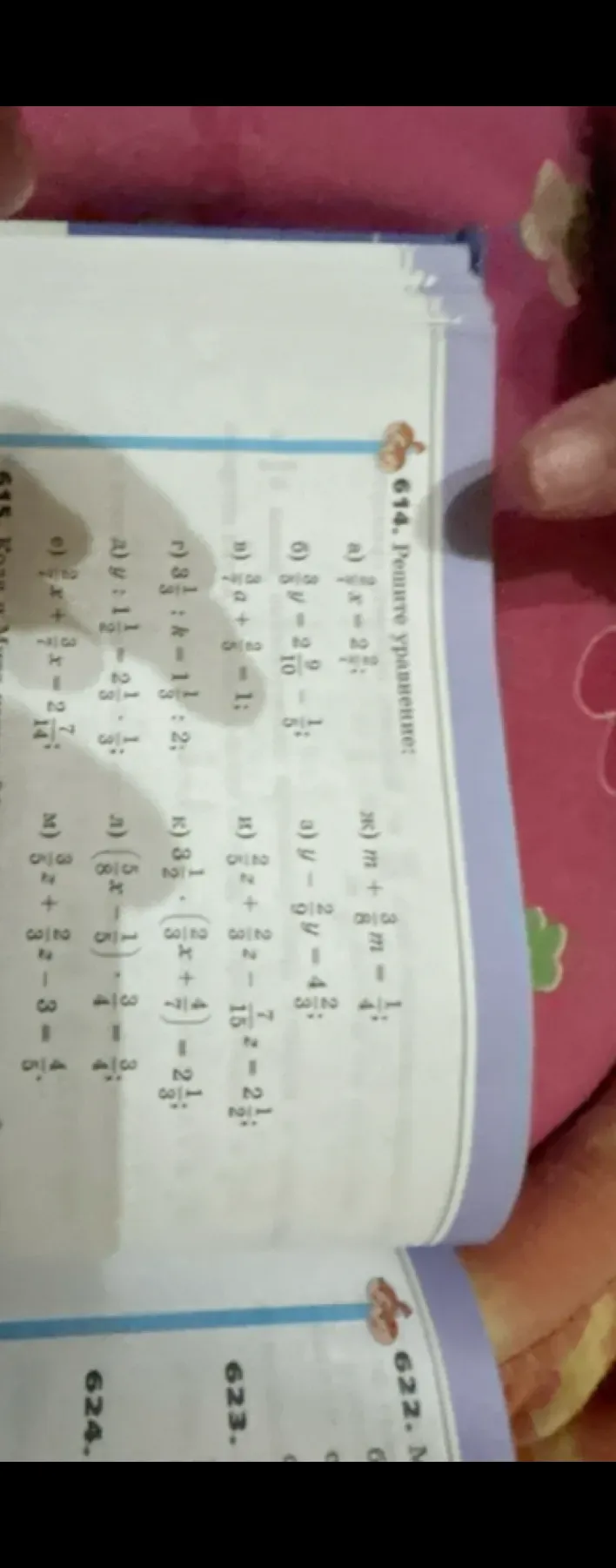 Решите уравнение $\frac{x}{8} - \frac{x}{2} = \frac{1}{2}$