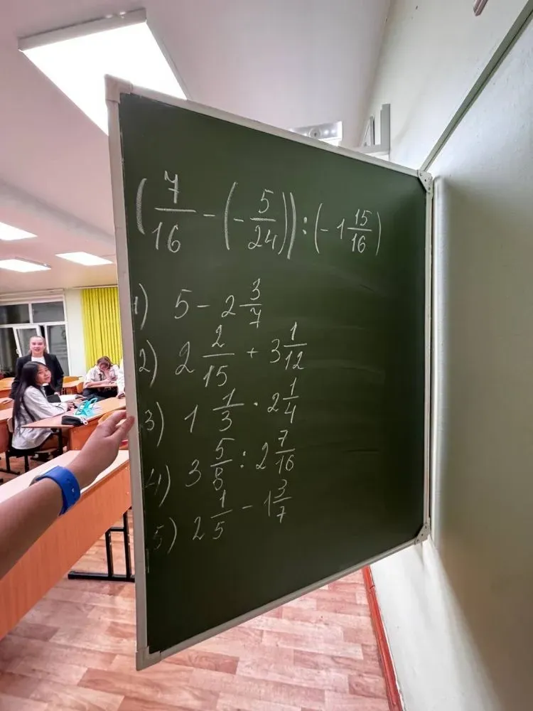 Вычислить: $\left(\frac{7}{16} - \left(-\frac{5}{24}\right)\right) : \left(-1\frac{15}{16}\right)$