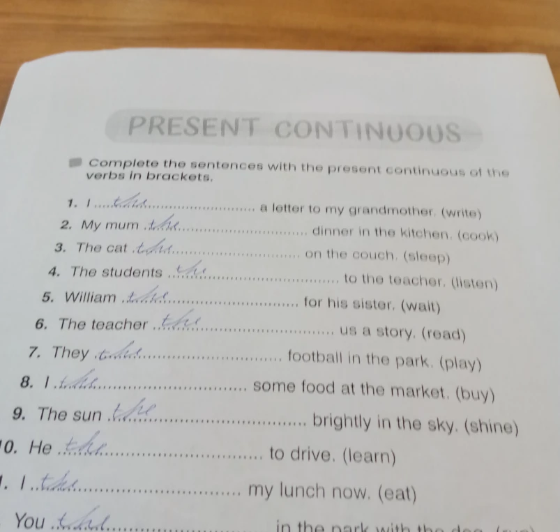 Complete the sentences with the present continuous of the verbs in brackets.