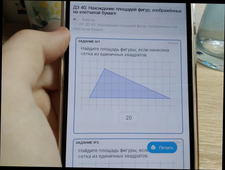 Найдите площадь фигуры, если нанесена сетка из единичных квадратов.