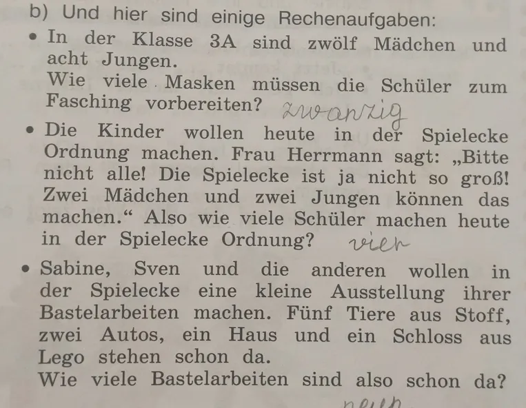 In der Klasse 3A sind zwölf Mädchen und acht Jungen. Wie viele Masken müssen die Schüler zum Fasching vorbereiten?