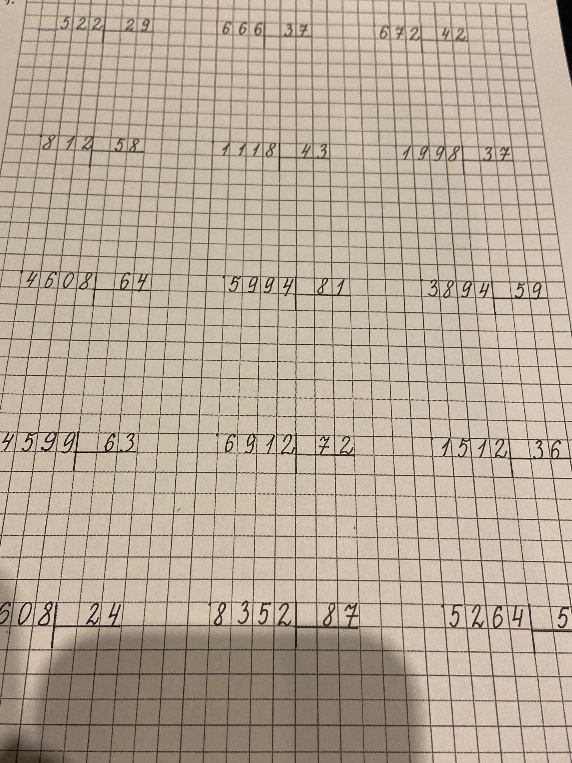 Выполните деление в столбик: 522 / 29, 666 / 37, 672 / 42 и другие.