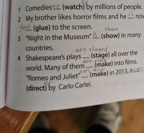 Заполните пропуски, используя правильную форму глагола в скобках: 1 Comedies ... (watch) by millions of people.