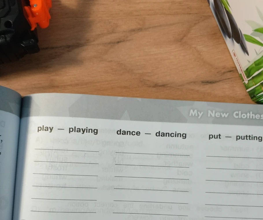 Заполните таблицу формами глаголов с окончанием -ing по образцам: play — playing, dance — dancing, put — putting.