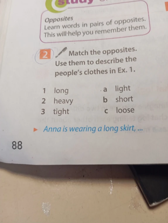 Match the opposites: 1 long, 2 heavy, 3 tight; a light, b short, c loose.