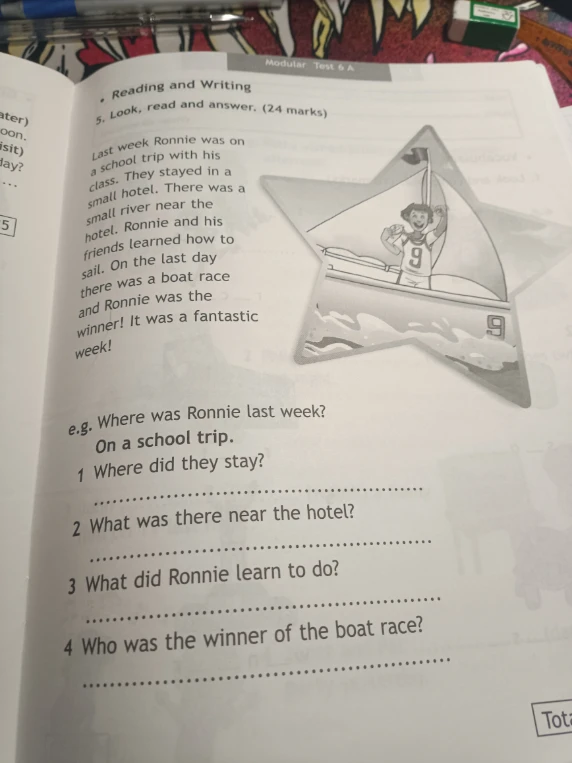 Look, read and answer. 1 Where did they stay? 2 What was there near the hotel? 3 What did Ronnie learn to do? 4 Who was the winner of the boat race?