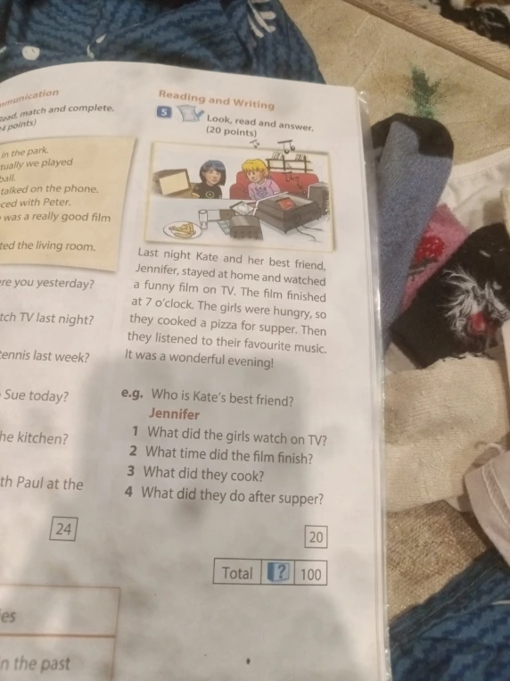 Look, read and answer. 1 What did the girls watch on TV? 2 What time did the film finish? 3 What did they cook? 4 What did they do after supper?