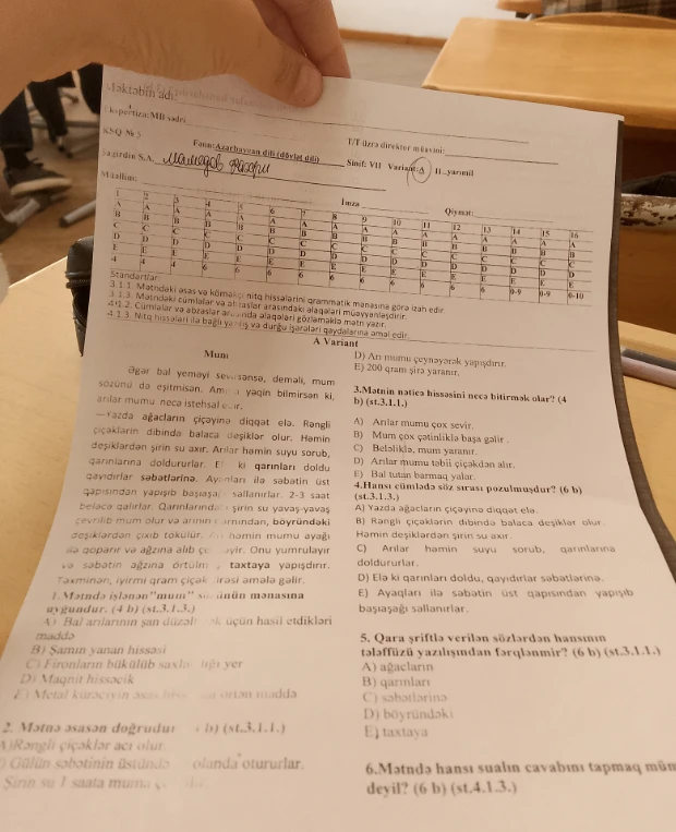 Mətndə işlənən "mum" sözünün mənasına uyğundur.