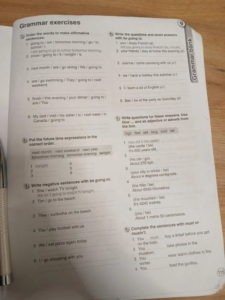 Order the words to make affirmative sentences.