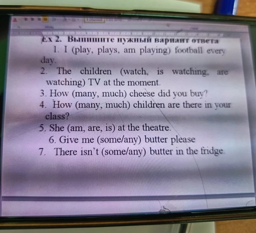 Ex 2. Выпишите нужный вариант ответа. 1. I (play, plays, am playing) football every day.