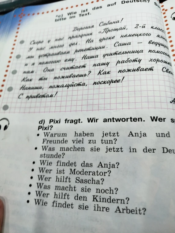 d) Pixi fragt. Wir antworten. Wer spricht mit Pixi?