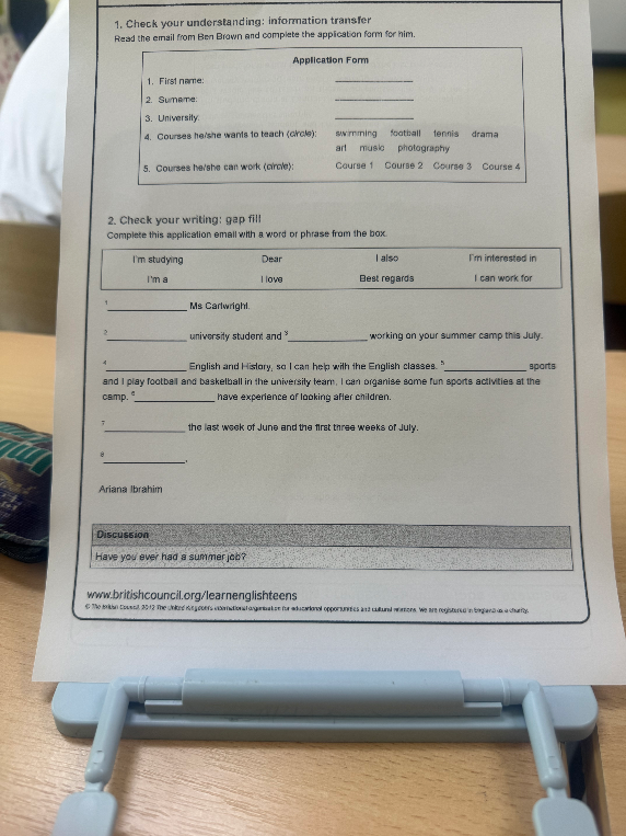 1. Check your understanding: information transfer
Read the email from Ben Brown and complete the application form for him.