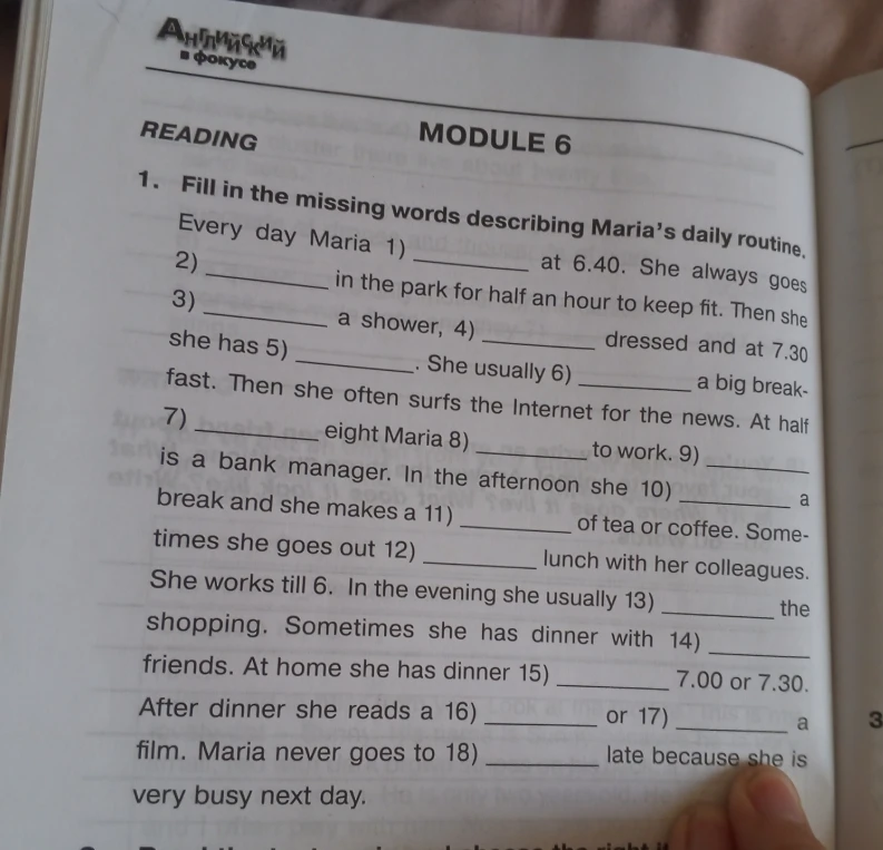 Fill in the missing words describing Maria's daily routine.