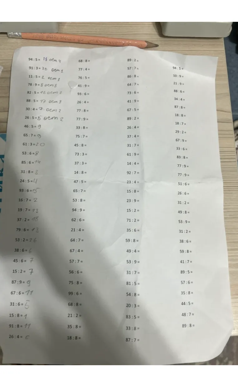 Решение примеров на деление с остатком из листа с заданиями.
