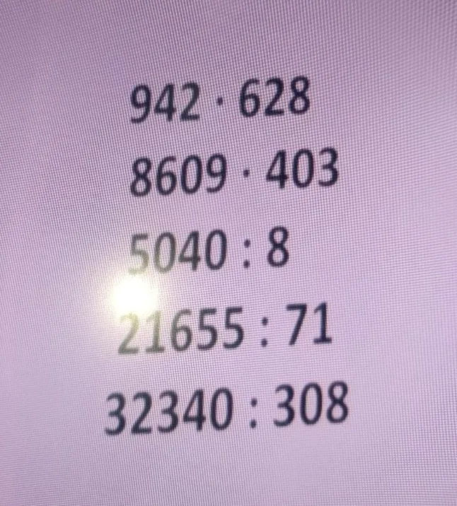 942 * 628