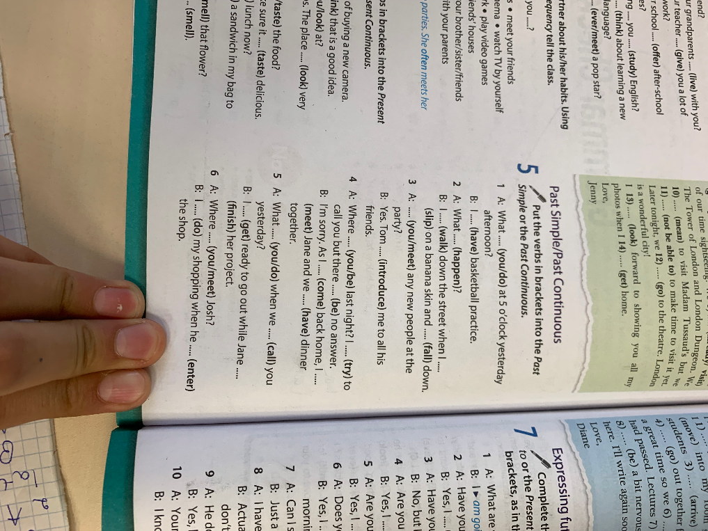 Put the verbs in brackets into the Past Simple or the Past Continuous.