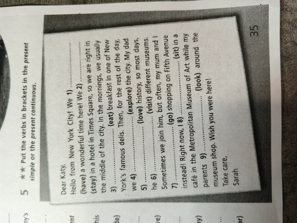 Put the verbs in brackets in the present simple or the present continuous.