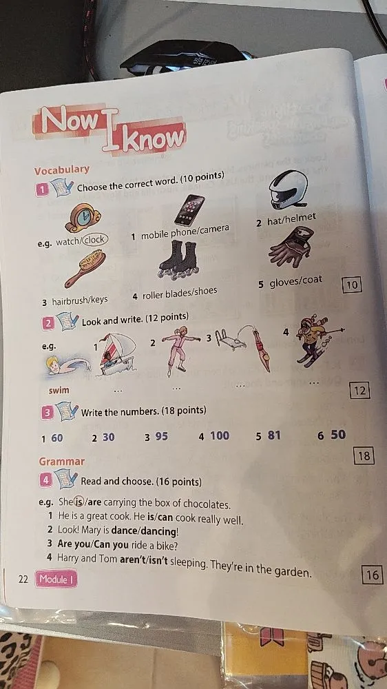 Choose the correct word. (10 points)