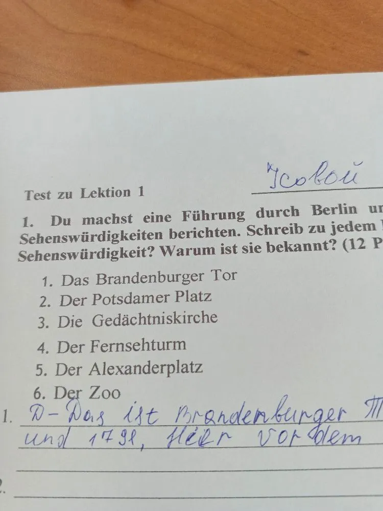 Du machst eine Führung durch Berlin und musst über Sehenswürdigkeiten berichten. Schreib zu jedem Punkt: Was ist die Sehenswürdigkeit? Warum ist sie bekannt?