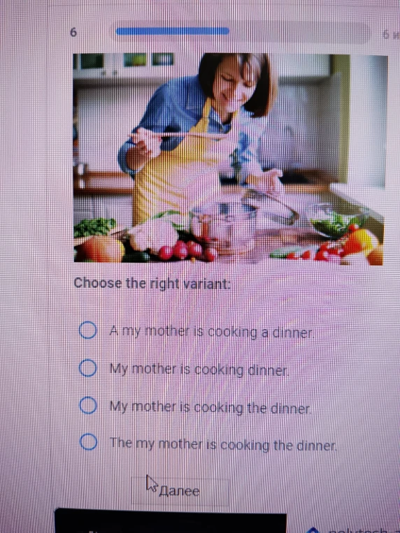 Choose the right variant: My mother is cooking dinner.