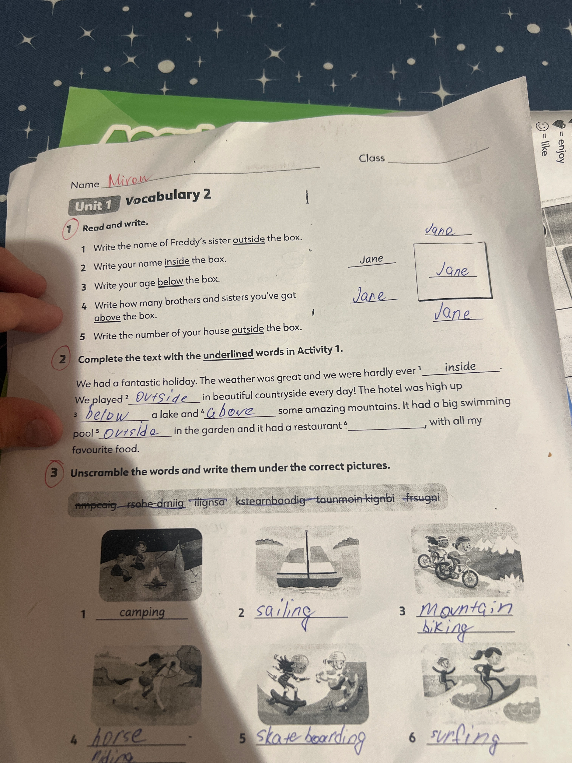 Read and write. Write the name of Freddy's sister outside the box.